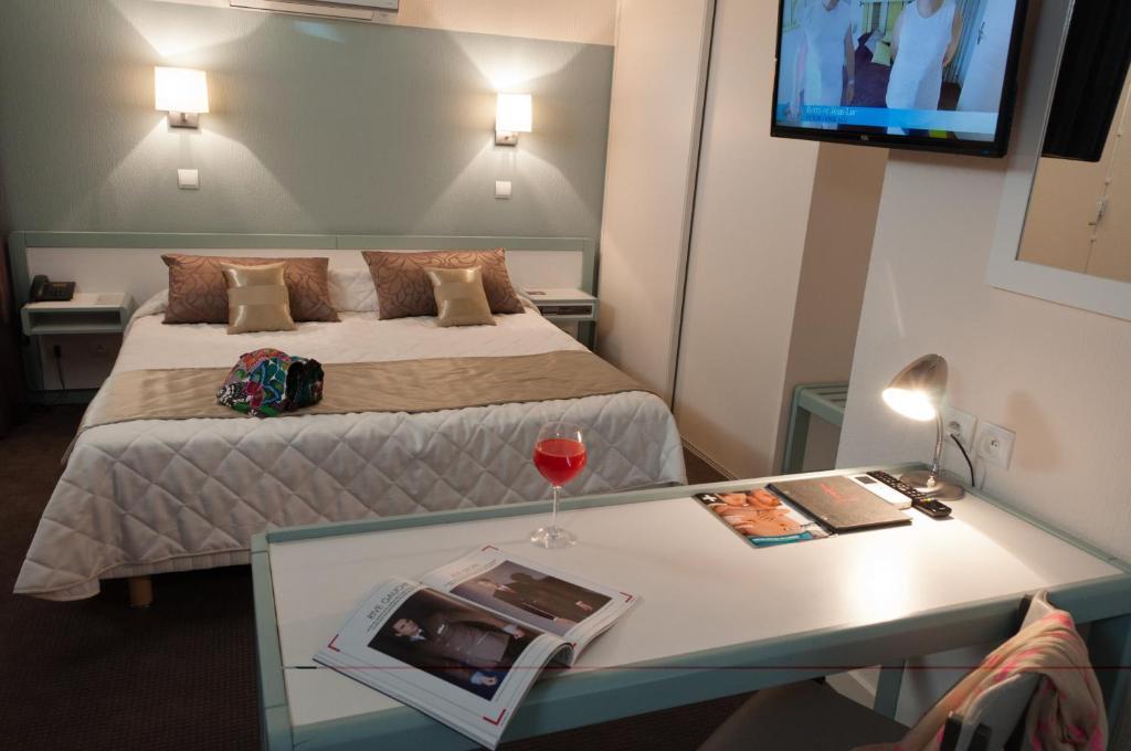 Hotel Karene Saint-Paul-les-Romans Bagian luar foto